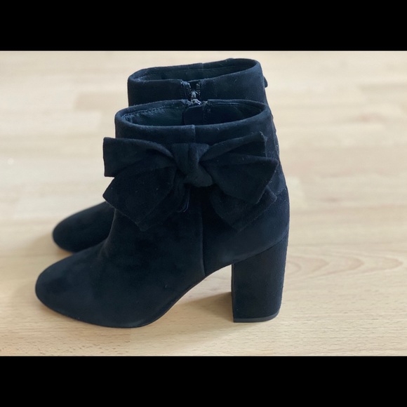 NWT- Kate Spade Black Suede Booties - Sz. 5.5 - Picture 2 of 6